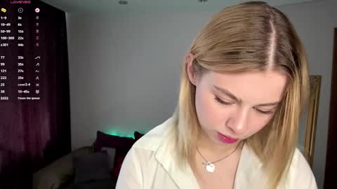 Snapshot of lil_elisa chatting on 09-19-25, 11:00 Elisa online show from 09-19-25, 11:00