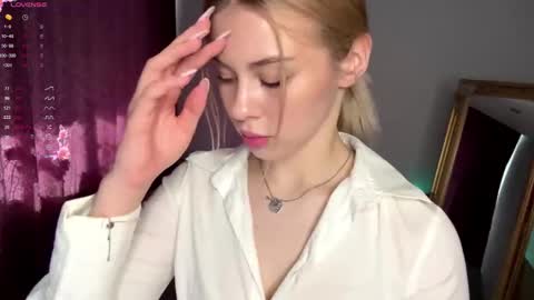 Snapshot of lil_elisa chatting on 09-24-25, 11:02 Elisa online show from 09-24-25, 11:02