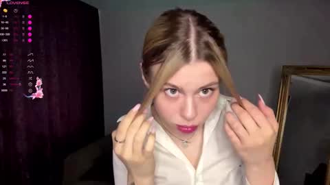 Snapshot of lil_elisa chatting on 09-25-25, 10:41 Elisa online show from 09-25-25, 10:41