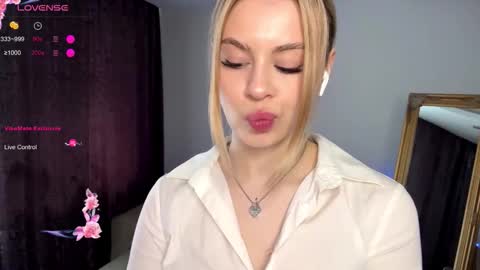 Snapshot of lil_elisa chatting on 10-09-25, 09:51 Elisa online show from 10-09-25, 09:51