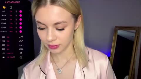 Snapshot of lil_elisa chatting on 10-15-25, 09:42 Elisa online show from 10-15-25, 09:42