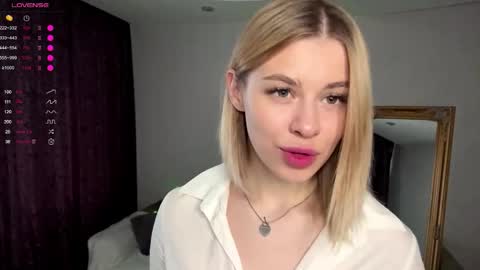 Snapshot of lil_elisa chatting on 10-17-25, 07:11 Elisa online show from 10-17-25, 07:11