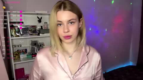 Snapshot of lil_elisa chatting on 11-13-25, 10:58 Elisa online show from 11-13-25, 10:58