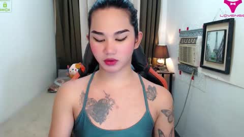 Snapshot of lil_fantacy chatting on 11-12-25, 08:37 LILY online show from 11-12-25, 08:37