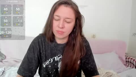Snapshot of lil_foxy999 chatting on 04-14-26, 06:30 Alisa online show from 04-14-26, 06:30