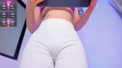 Snapshot of lil_hanna18 chatting on 03-24-26, 04:39 Hanna online show from 03-24-26, 04:39