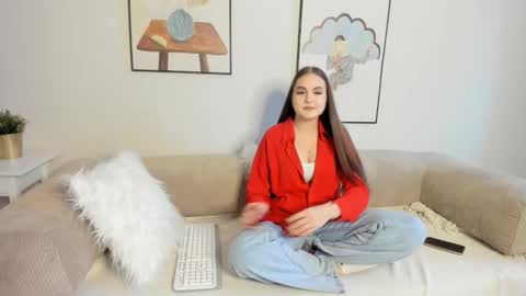 Snapshot of lil_honey_bunny chatting on 10-02-25, 02:40 Emma online show from 10-02-25, 02:40