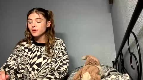 Snapshot of lil_luca chatting on 10-20-25, 02:12 lil_luca online show from 10-20-25, 02:12