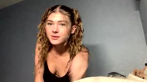 Snapshot of lil_luca chatting on 10-21-25, 01:17 lil_luca online show from 10-21-25, 01:17