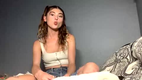 Snapshot of lil_luca chatting on 10-26-25, 04:51 lil_luca online show from 10-26-25, 04:51