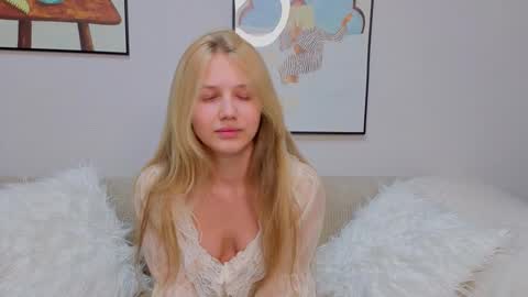 Emma online show from 11-08-25, 10:26