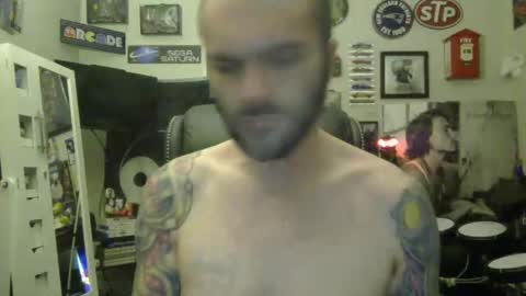 Snapshot of lil_tea_break_6996 chatting on 02-15-25, 08:33 t online show from 02-15-25, 08:33