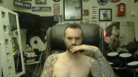 Snapshot of lil_tea_break_6996 chatting on 02-16-25, 08:43 t online show from 02-16-25, 08:43