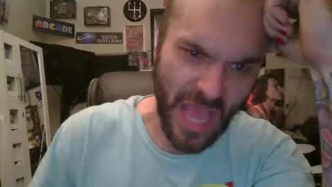 Snapshot of lil_tea_break_6996 chatting on 02-16-25, 10:43 t online show from 02-16-25, 10:43