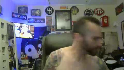 Snapshot of lil_tea_break_6996 chatting on 02-17-25, 01:47 t online show from 02-17-25, 01:47