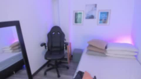 L I L A   online show from 10-27-25, 03:54