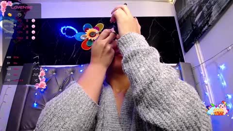 Snapshot of lila_gummy_ chatting on 12-03-24, 01:43 online show from 12-03-24, 01:43