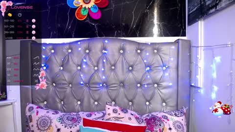 Snapshot of lila_gummy_ chatting on 12-26-24, 01:43 online show from 12-26-24, 01:43