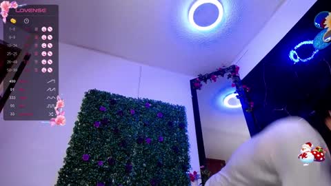 Snapshot of lila_gummy_ chatting on 12-28-24, 01:38 online show from 12-28-24, 01:38