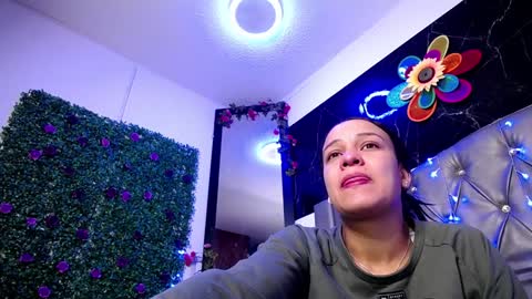 Snapshot of lila_gummy_ chatting on 01-22-25, 10:40 online show from 01-22-25, 10:40