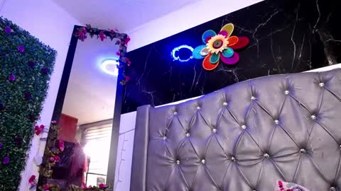 Snapshot of lila_gummy_ chatting on 01-28-25, 12:43 online show from 01-28-25, 12:43