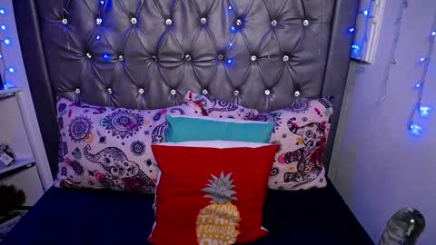 Snapshot of lila_gummy_ chatting on 02-05-25, 11:12 online show from 02-05-25, 11:12