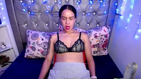 Snapshot of lila_gummy_ chatting on 02-05-25, 08:25 online show from 02-05-25, 08:25