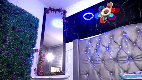 Snapshot of lila_gummy_ chatting on 02-19-25, 11:06 online show from 02-19-25, 11:06