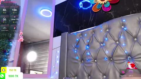 Snapshot of lila_gummy_ chatting on 09-19-25, 11:11 online show from 09-19-25, 11:11