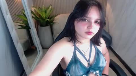 Snapshot of lila_tf chatting on 09-22-25, 01:13 Lila online show from 09-22-25, 01:13
