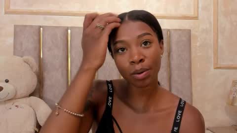 lila bailey  online show from 11-12-25, 08:30