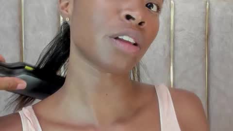 lila bailey  online show from 12-17-25, 07:53