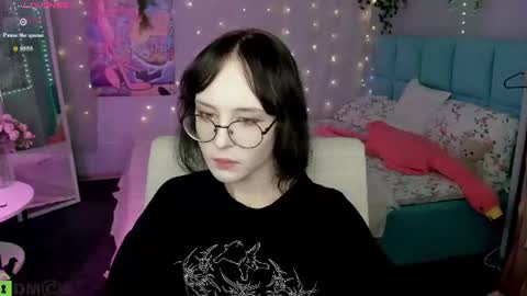 Lili online show from 07-23-26, 11:30