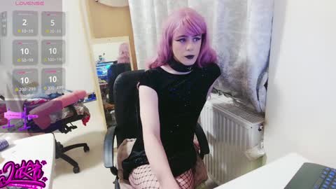 Snapshot of lilah_ts chatting on 12-16-24, 05:43 lilah_ts online show from 12-16-24, 05:43