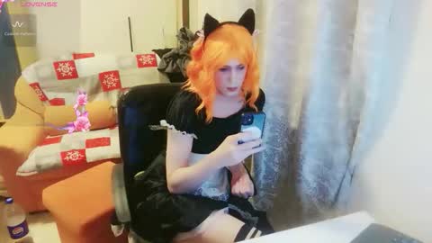 Snapshot of lilah_ts chatting on 10-15-25, 04:40 lilah_ts online show from 10-15-25, 04:40