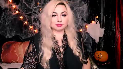 Snapshot of lilashiny chatting on 10-29-25, 02:47 LilaShiny online show from 10-29-25, 02:47