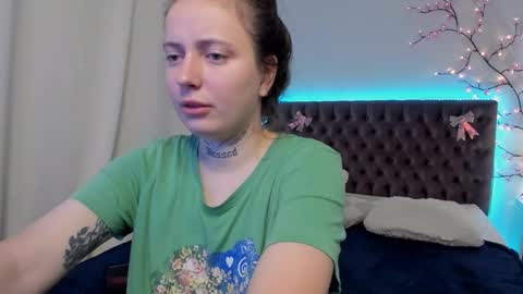 Snapshot of lilavame chatting on 09-22-25, 08:33 LilaVame online show from 09-22-25, 08:33