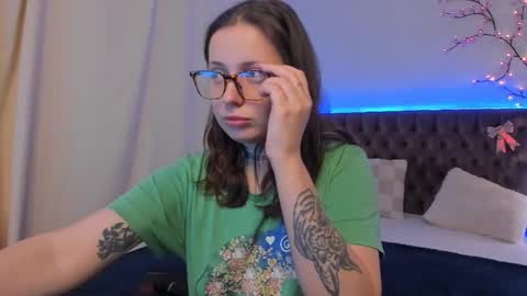 Snapshot of lilavame chatting on 10-19-25, 07:25 LilaVame online show from 10-19-25, 07:25