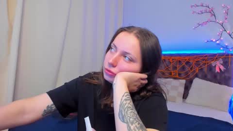 Snapshot of lilavame chatting on 10-25-25, 08:36 LilaVame online show from 10-25-25, 08:36