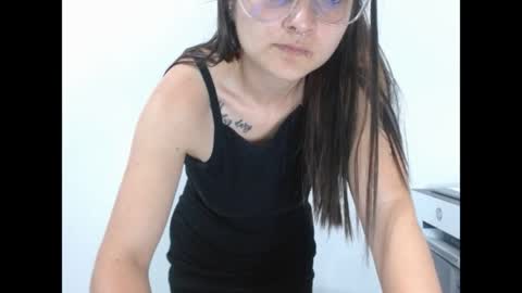 Snapshot of lilcoralinne_0 chatting on 05-29-26, 01:14 Valeri Villalobos IG villa lobosvaleri online show from 05-29-26, 01:14