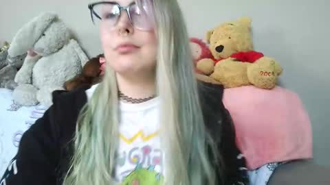 Snapshot of lilemmy1999 chatting on 03-10-26, 08:25 emily ryanson online show from 03-10-26, 08:25