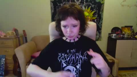 Snapshot of lileyfoxxx chatting on 12-05-24, 10:44 Lil online show from 12-05-24, 10:44
