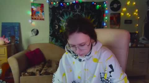 Snapshot of lileyfoxxx chatting on 12-20-24, 10:38 Lil online show from 12-20-24, 10:38