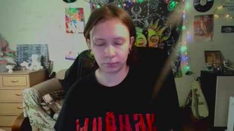 Snapshot of lileyfoxxx chatting on 09-10-25, 10:37 Lil online show from 09-10-25, 10:37