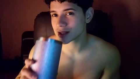 Snapshot of lilhotnando chatting on 10-26-25, 04:07 Fernando online show from 10-26-25, 04:07