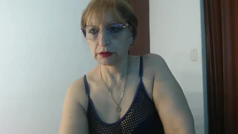Snapshot of lilhy_mcfly chatting on 11-17-25, 05:30 lilieth online show from 11-17-25, 05:30