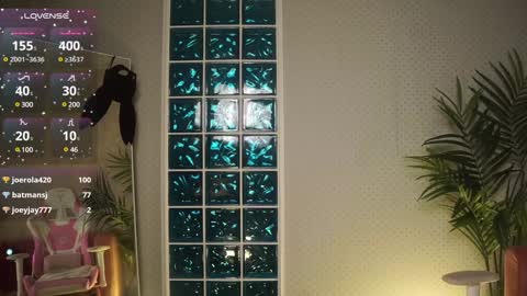 Snapshot of lili_01 chatting on 12-10-24, 12:49 Lili online show from 12-10-24, 12:49