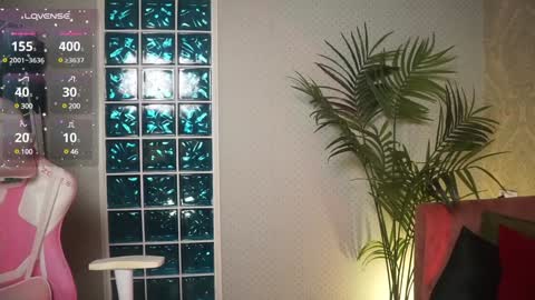 Snapshot of lili_01 chatting on 12-25-24, 10:28 Lili online show from 12-25-24, 10:28