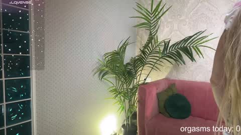 Snapshot of lili_01 chatting on 01-07-25, 02:41 Lili online show from 01-07-25, 02:41