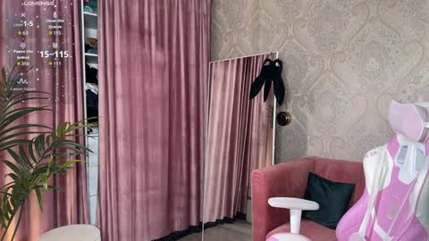 Snapshot of lili_01 chatting on 03-16-26, 09:35 Lili online show from 03-16-26, 09:35